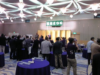 101�N���}���V���Ȉ���𓥂ݏo�����񓿊w�����j���A�F�l�̂������Ƃ����K�����F�肢�����܂��āE�E�E���t�I