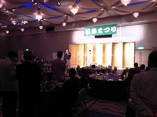 �񓿒��w�Z2�N�� �m���}�v�N�ɂ��n���Ղ̉��t